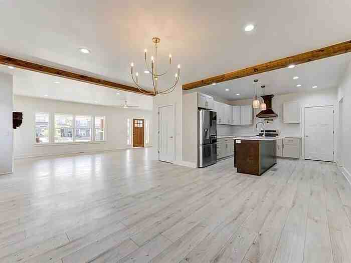 213 Ne 14th St - Photo 7 of 38