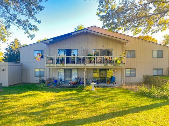 2700 E Washington St #12 - Photo 2 of 14