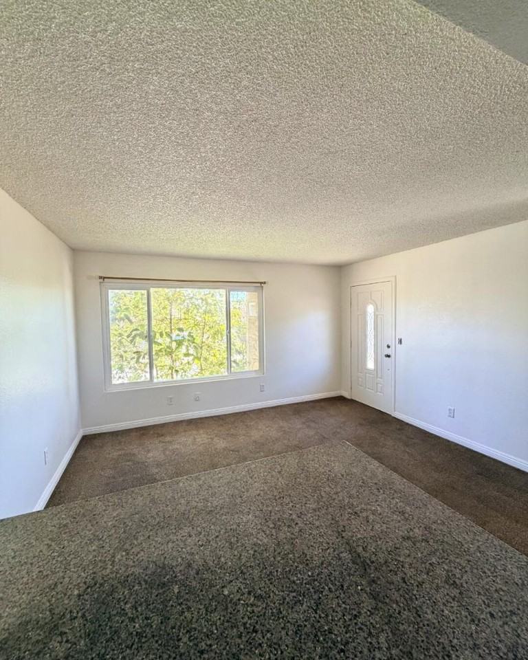 8026 Juniper Ave - Photo 6 of 20