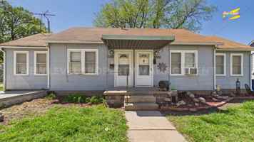 featured image of 413 E 6th St