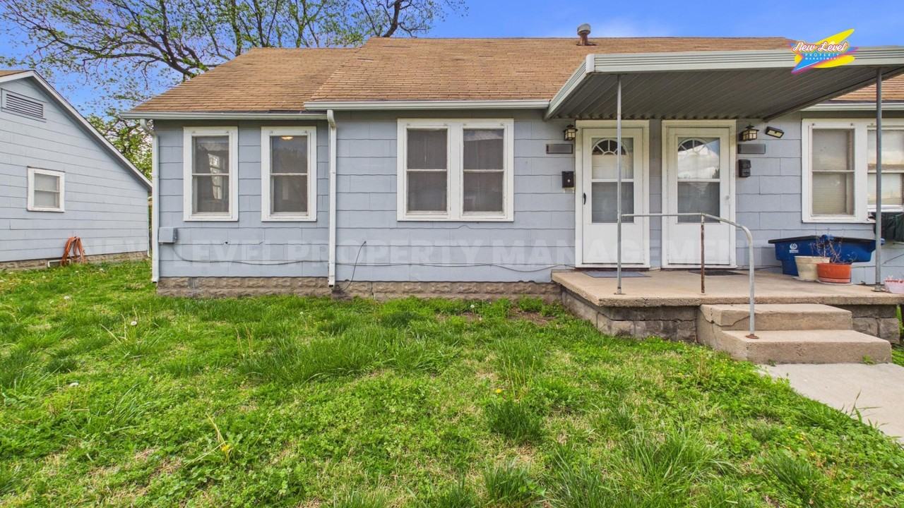 413 E 6th St - Photo 2 of 3