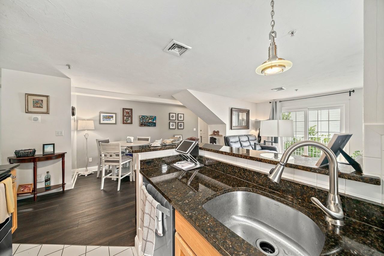 24 Wall St #E - Photo 5 of 15