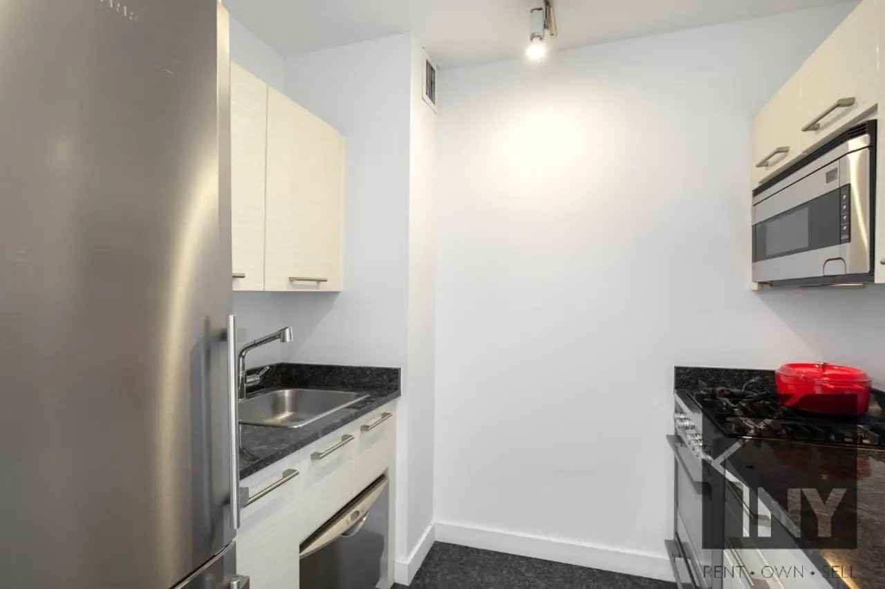 20 William St #2403 - Photo 3 of 4