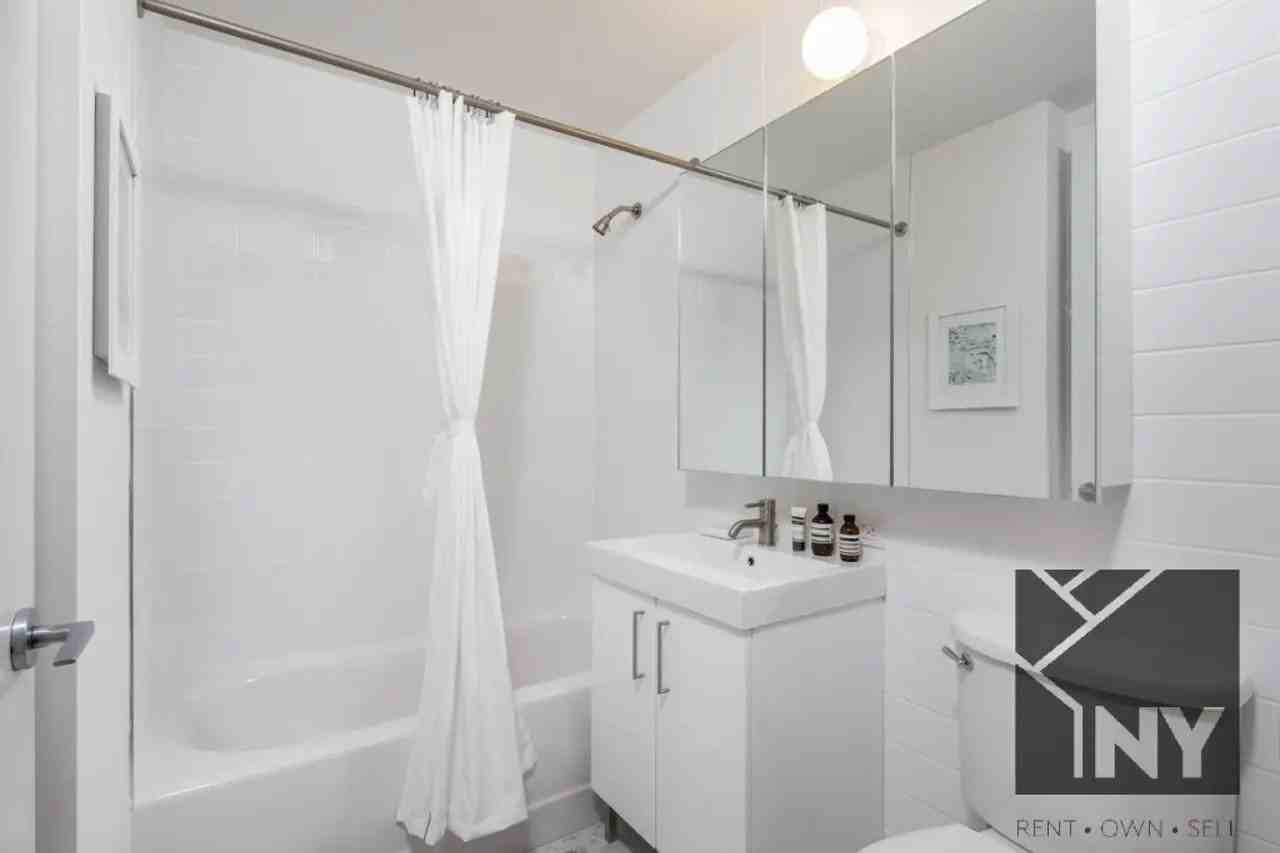 20 William St #2403 - Photo 4 of 4