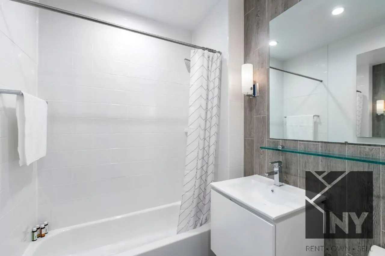 53 W Broadway #18D - Photo 4 of 7