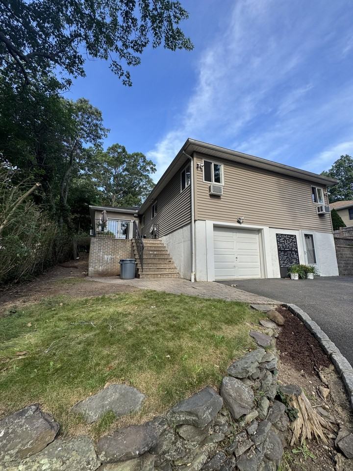 250 Soundview Road - Photo 2 of 13