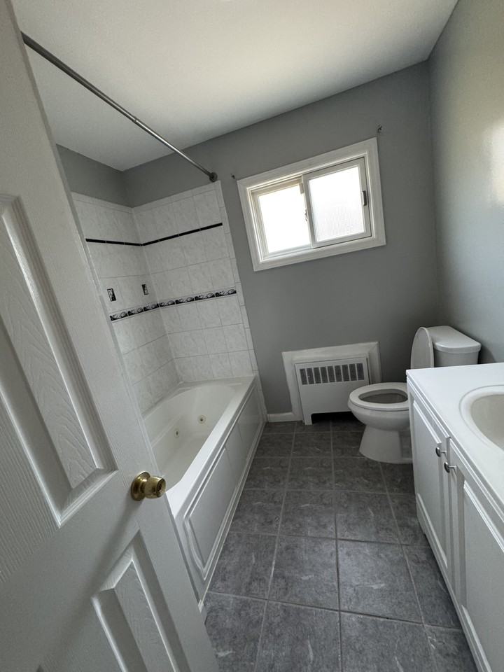 250 Soundview Road - Photo 5 of 13