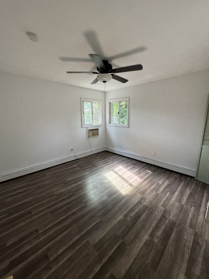 250 Soundview Road - Photo 6 of 13