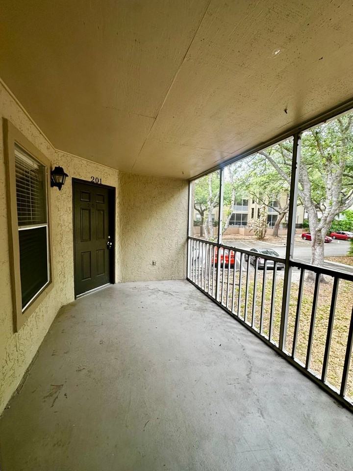 637 Buoy Ln - Photo 3 of 34