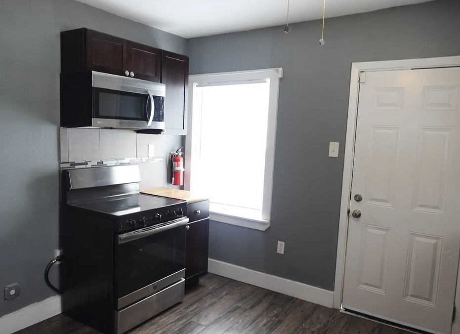 1106 Alametos - Photo 2 of 11