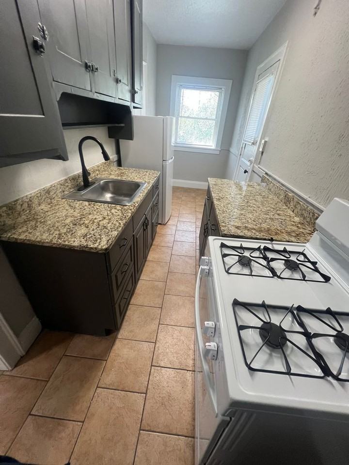 Traymore Apartments - Photo 2 of 14