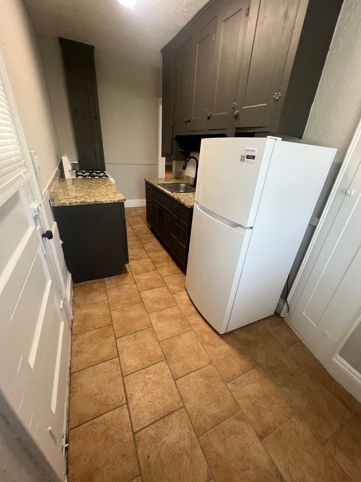 Traymore Apartments - Photo 4 of 14