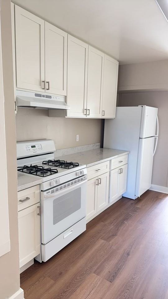 230 Ridgewood Ave - Photo 4 of 25