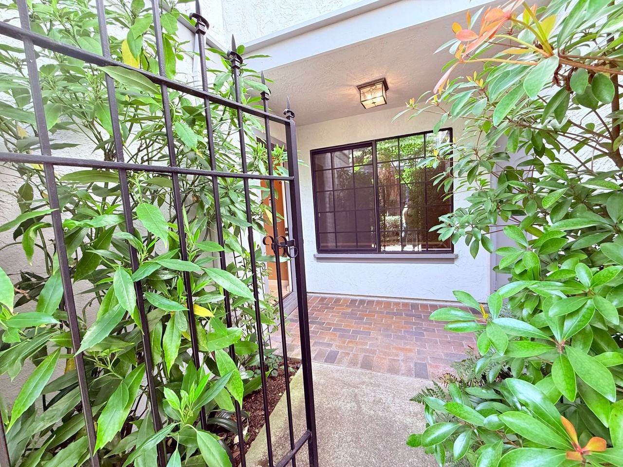 144 Canyon Green Pl - Photo 3 of 49