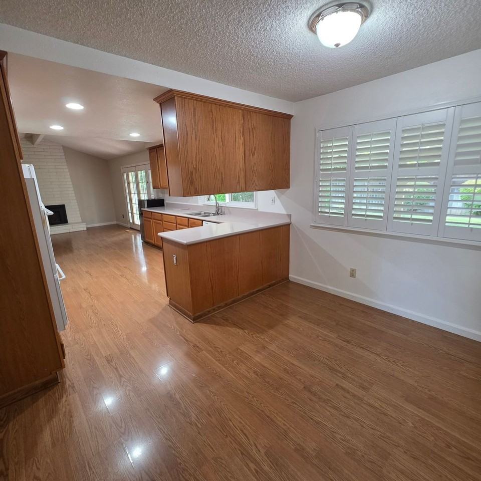 2851 Saint Joseph Dr - Photo 5 of 36