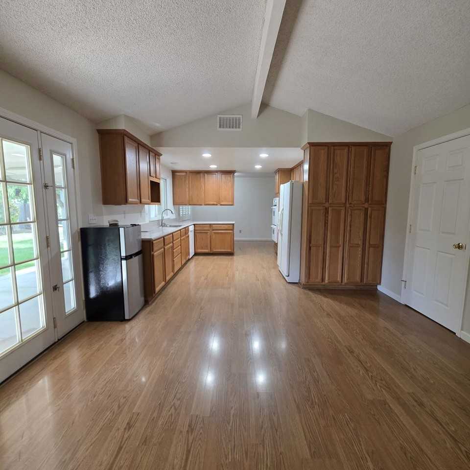 2851 Saint Joseph Dr - Photo 7 of 36