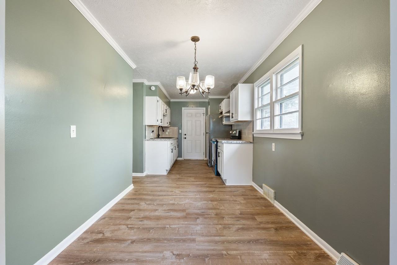 4655 Curtis Ave - Photo 7 of 27