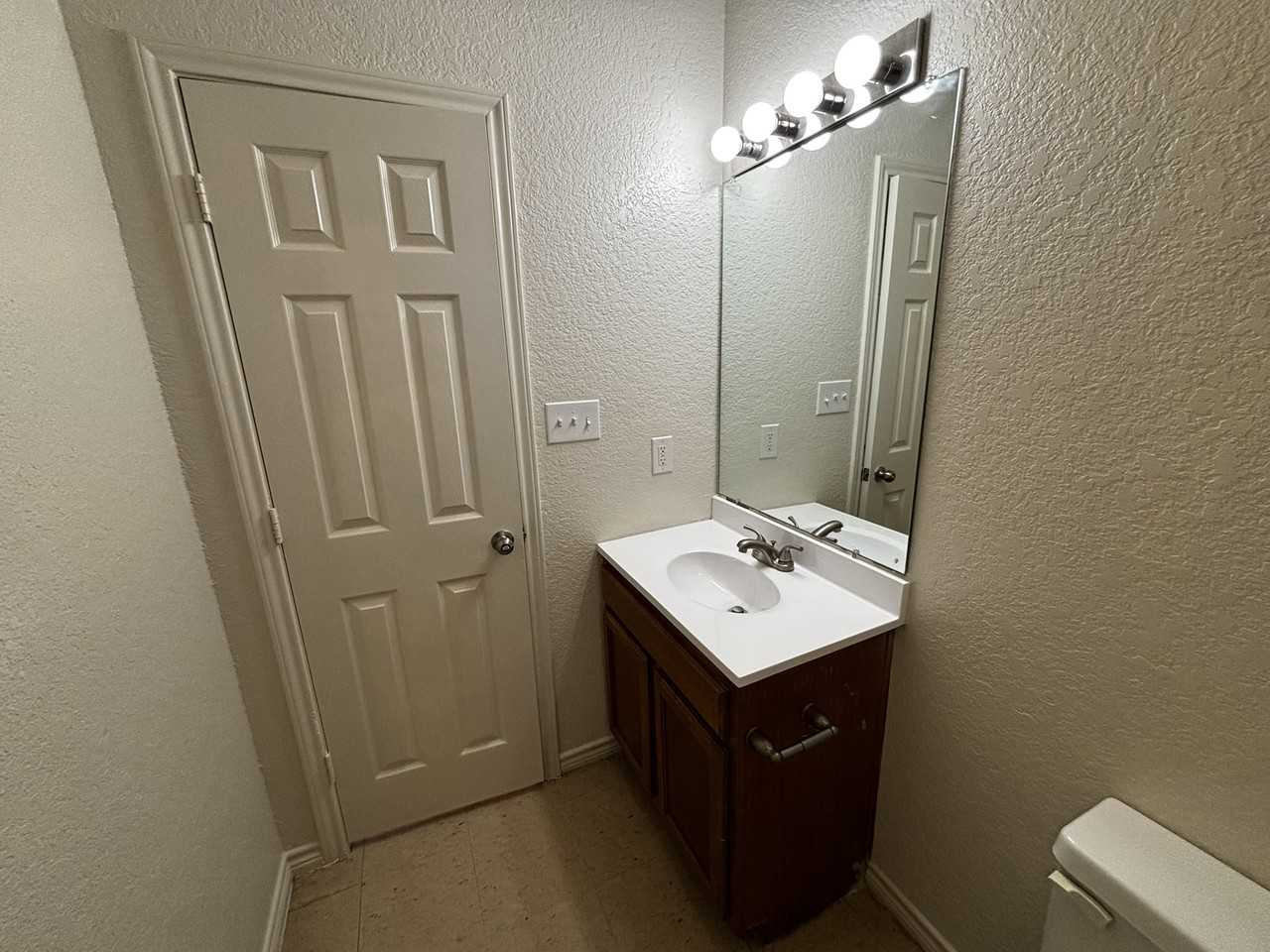 814 Martin Luther King Junior Drive - Photo 4 of 28