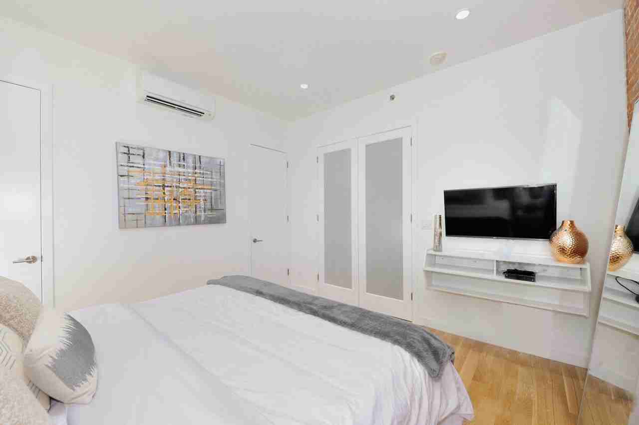 353 W 46th St #1323938P - Photo 6 of 28