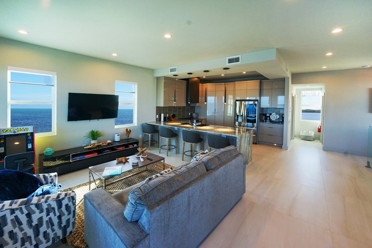 99 Seaside Ave #1369658P - Photo 7 of 50