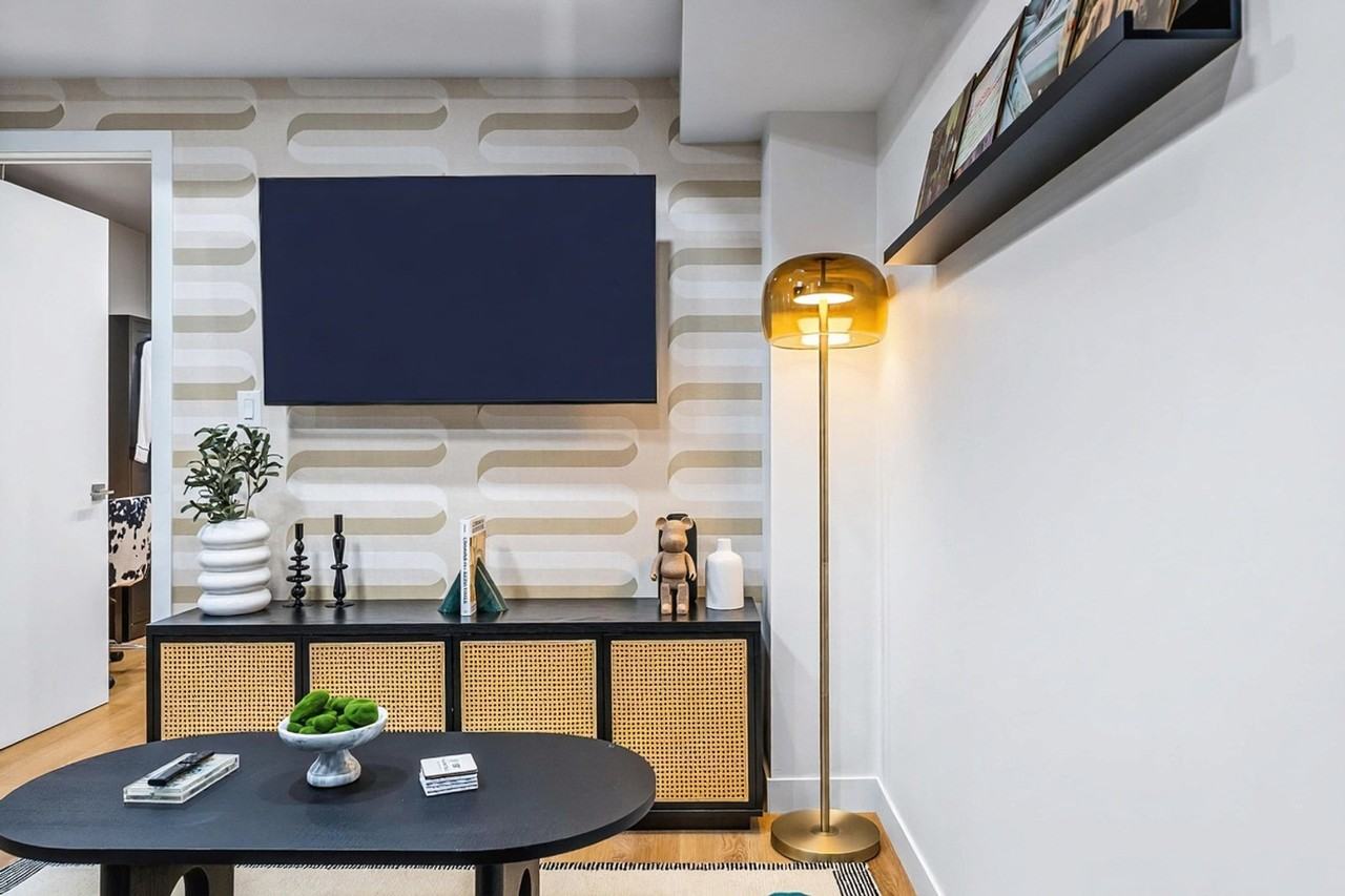 168 Mccaul St #1389236P - Photo 2 of 10