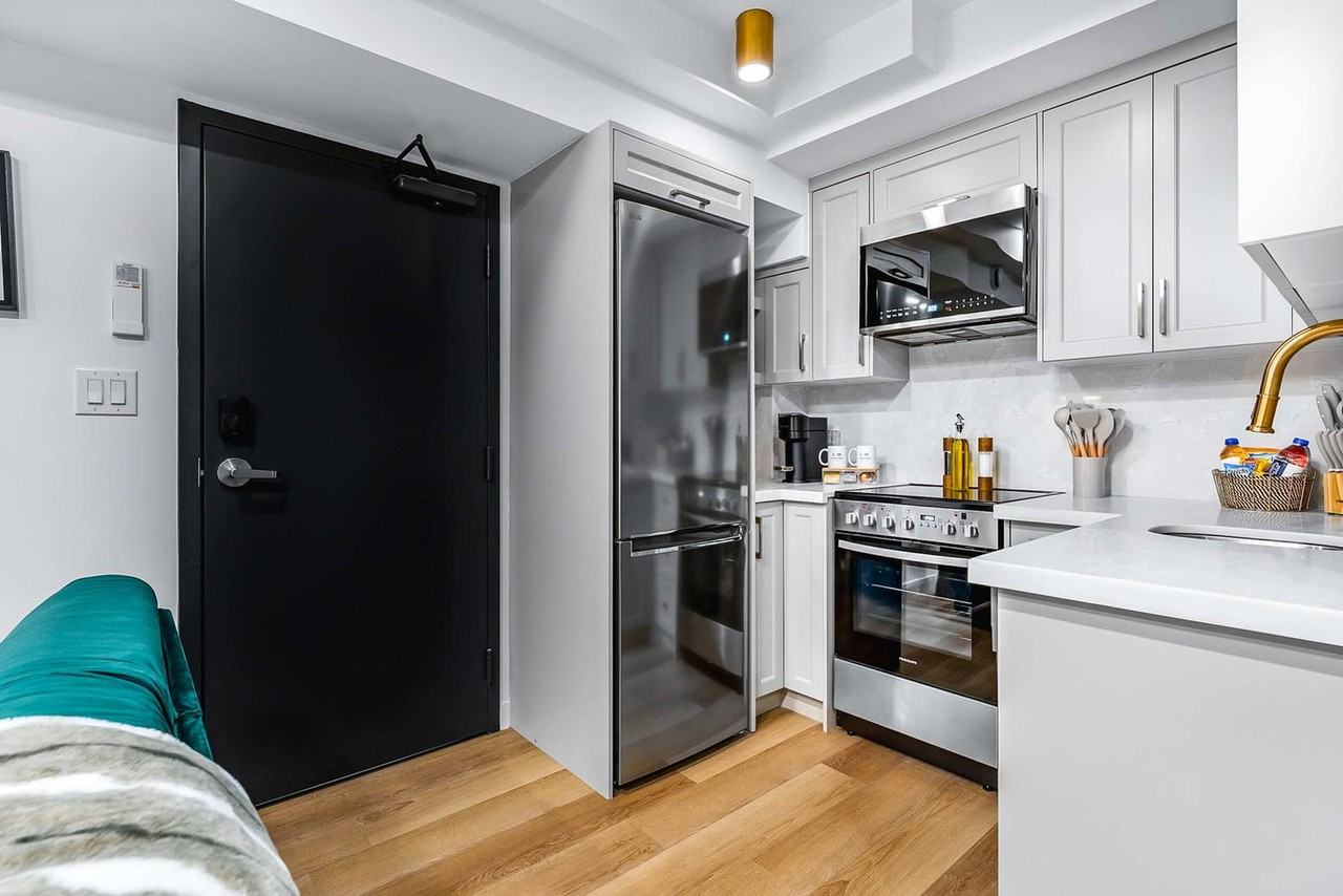 168 Mccaul St #1389236P - Photo 3 of 10