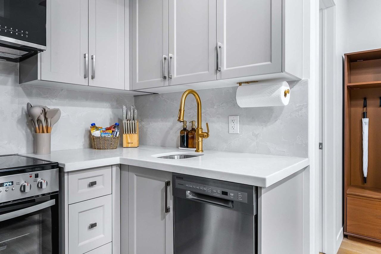 168 Mccaul St #1389236P - Photo 4 of 10