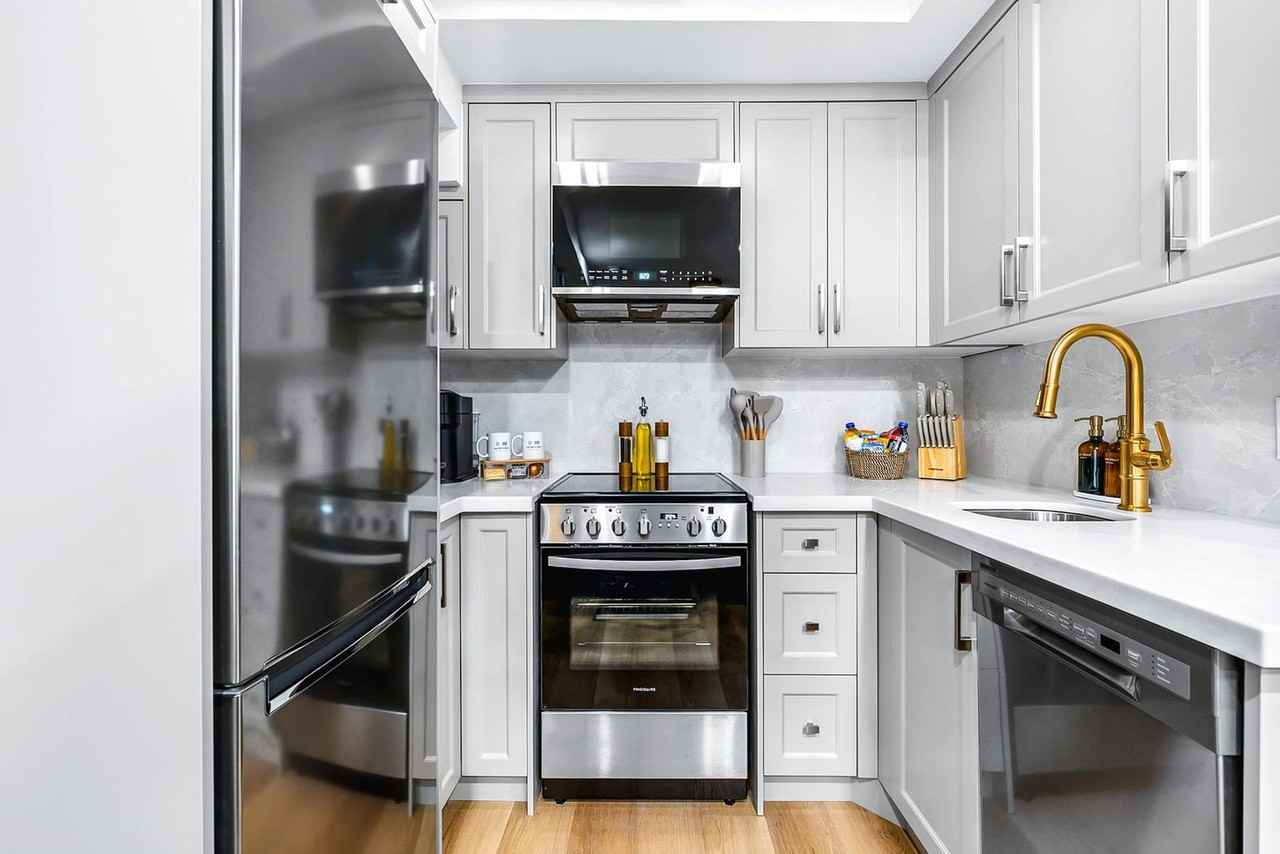 168 Mccaul St #1389236P - Photo 5 of 10