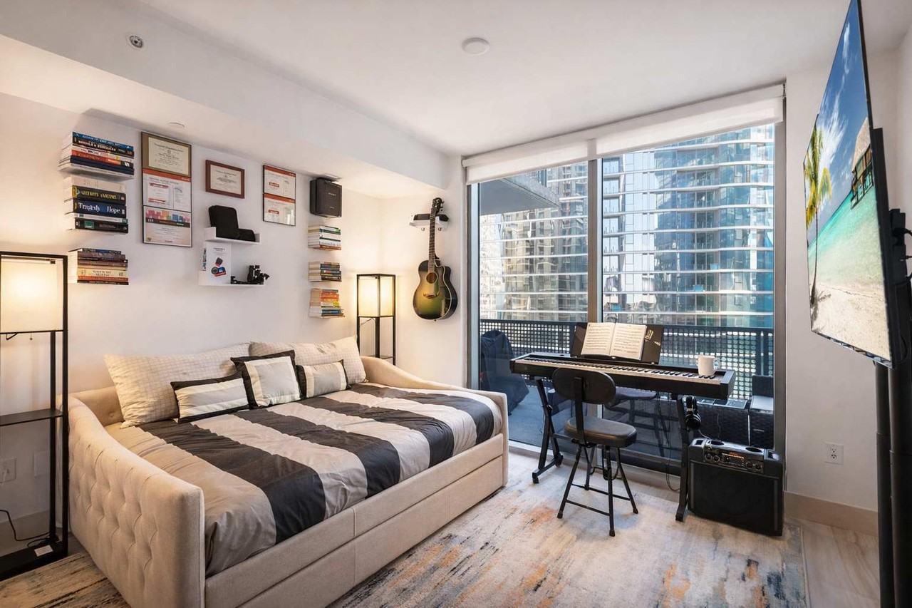 298 Se 2nd Ave #1461659P - Photo 5 of 19