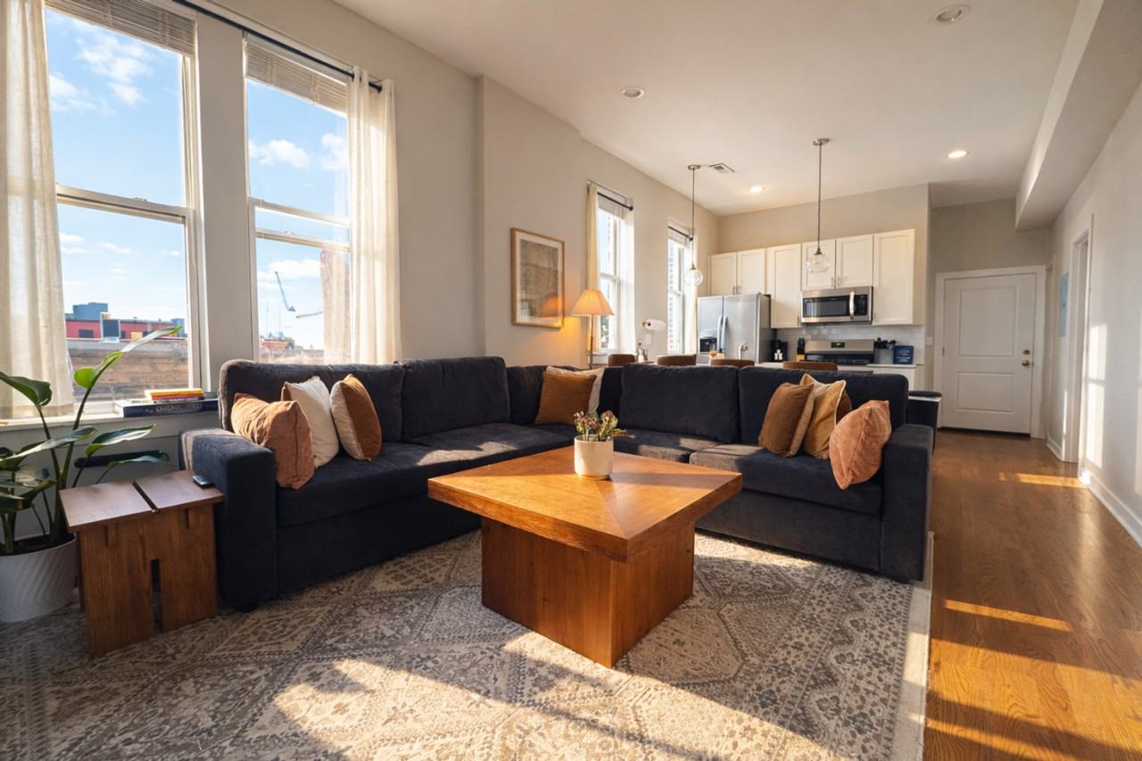 736 N Throop St #1494909P - Photo 3 of 24