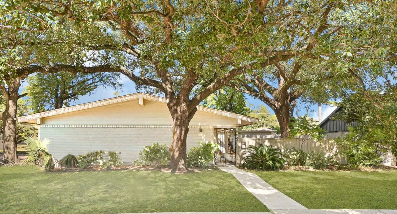 5534 Loch Lomond Dr #1514796P - Photo 3 of 22