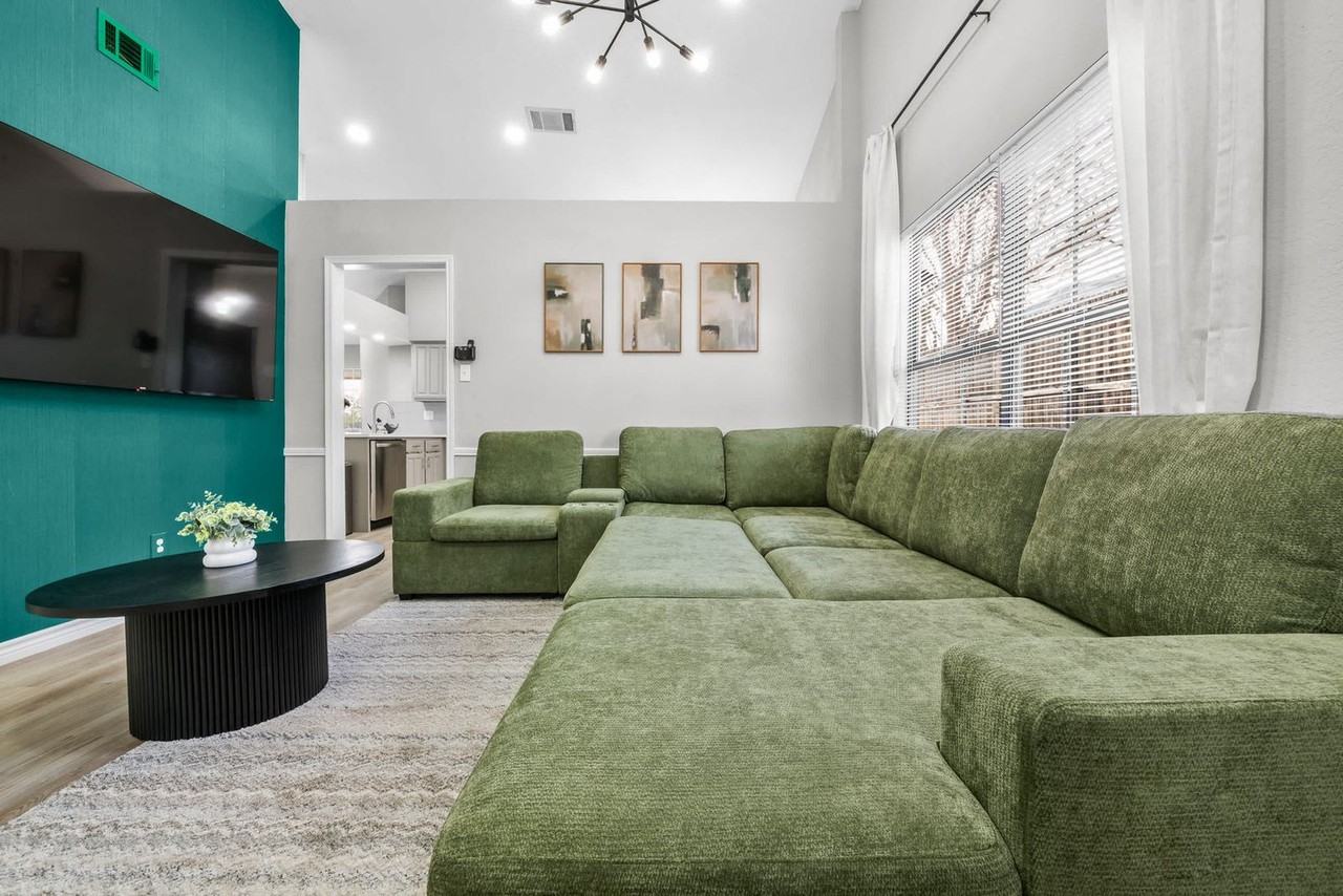 1040 Eagle Dr #1514800P - Photo 4 of 31