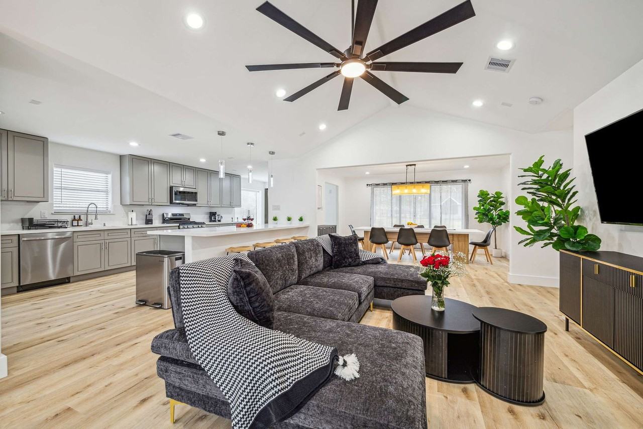 5631 Cerritos Dr #1514826P - Photo 2 of 23