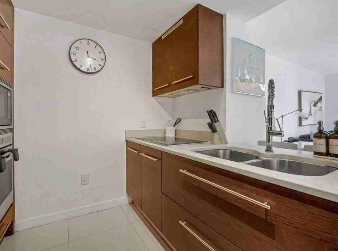 481 Brickell Ave #1520362P - Photo 4 of 17