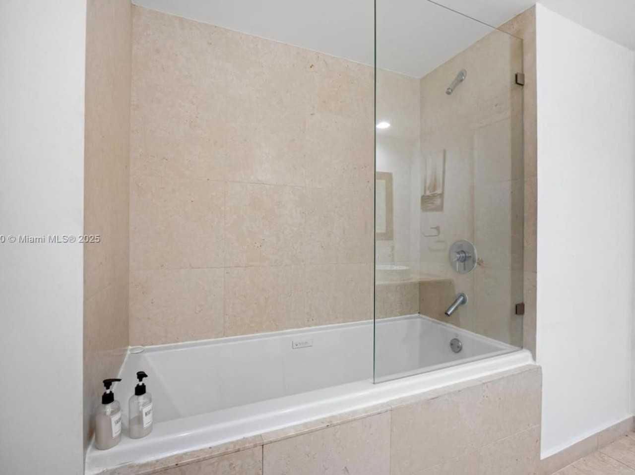 481 Brickell Ave #1520362P - Photo 6 of 17