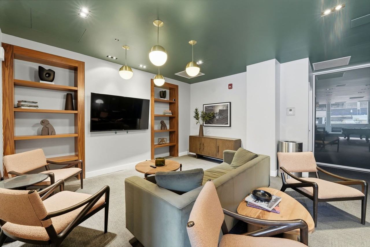 417 South Dearborn Street - Photo 5 of 34