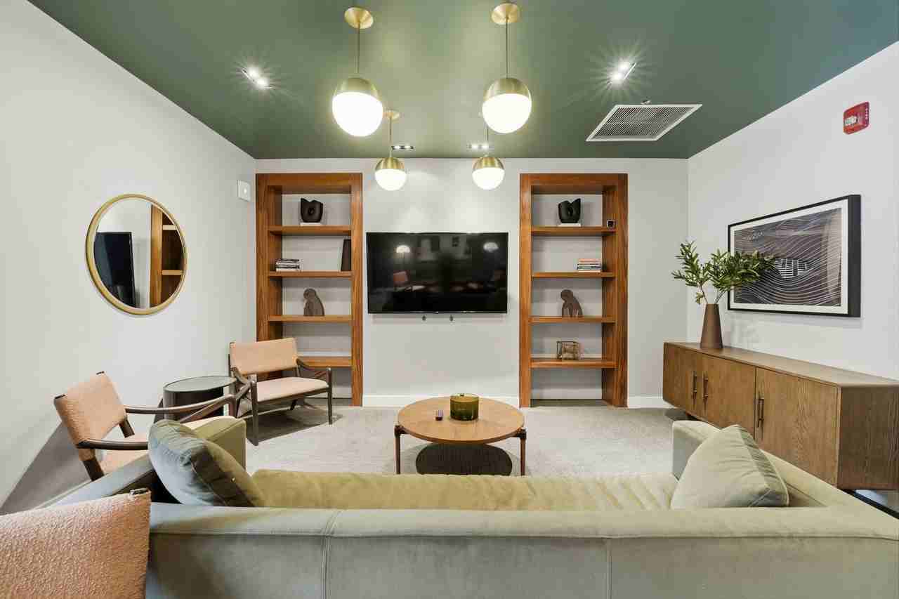 417 South Dearborn Street - Photo 6 of 34