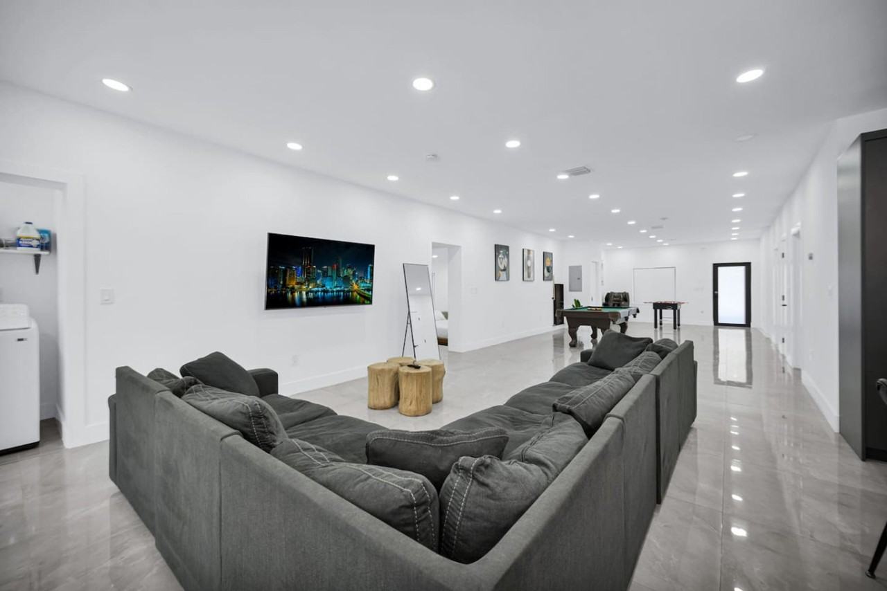 5313 Ne 1st Ave #1521824P - Photo 2 of 50