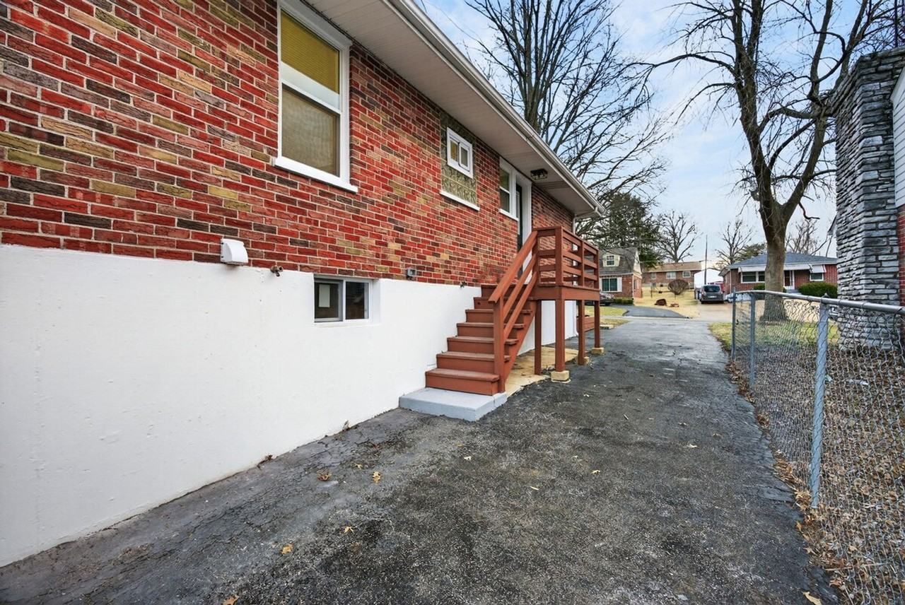 3831 Brown Rd #1472911P - Photo 2 of 38