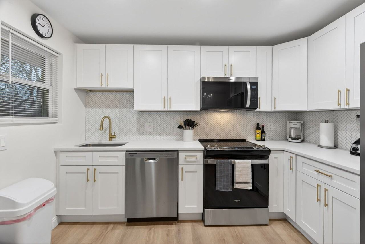 9011 Gedde Ave #1526909P - Photo 5 of 34