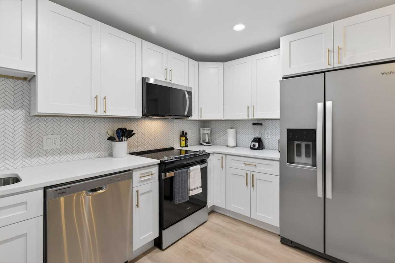 9011 Gedde Ave #1526909P - Photo 6 of 34