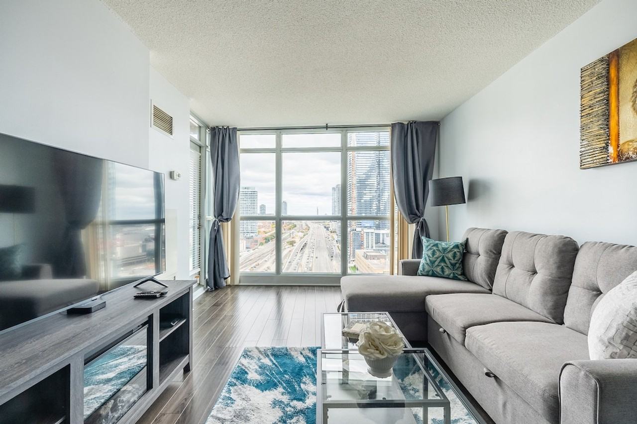 28 Yonge St #1523130P - Photo 2 of 31