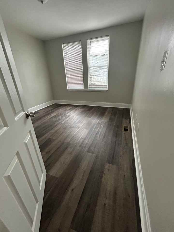 715 N Rosedale St - Photo 7 of 15
