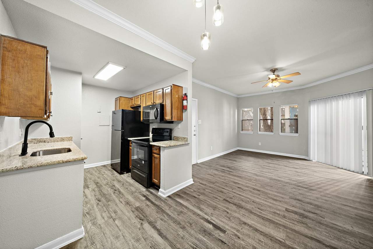 17200 N Gessner Rd #AAW2 - Photo 5 of 12