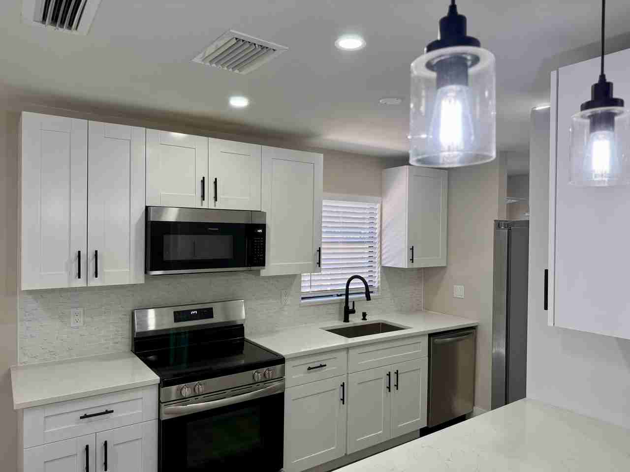 7502 Culver Ln - Photo 4 of 24