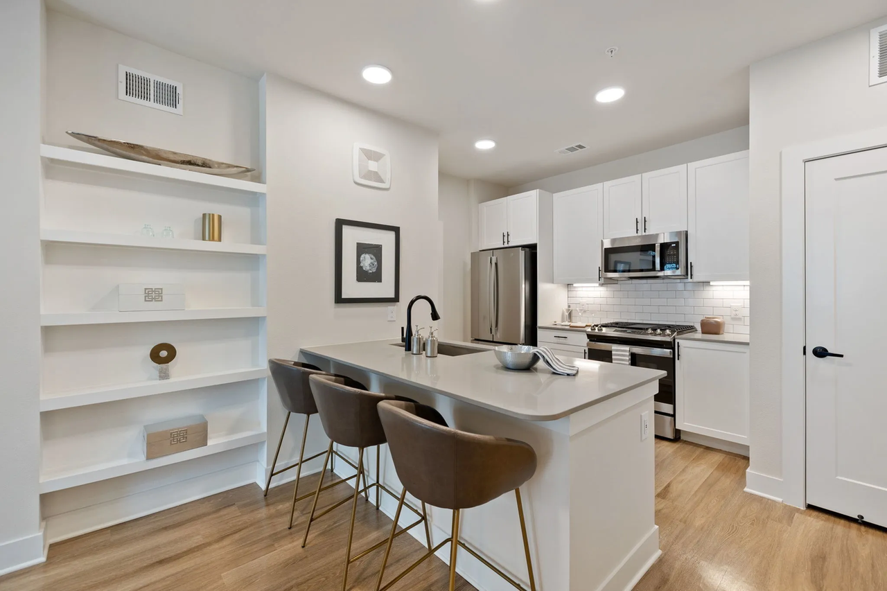 5123 Harlem Rd #EHG1 - Photo 3 of 10