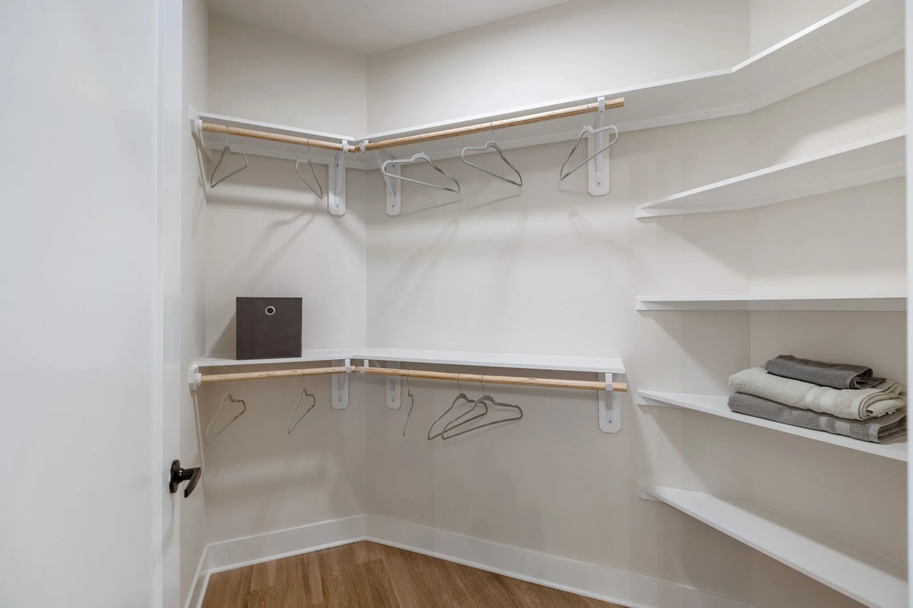 5123 Harlem Rd #EHG1 - Photo 7 of 10