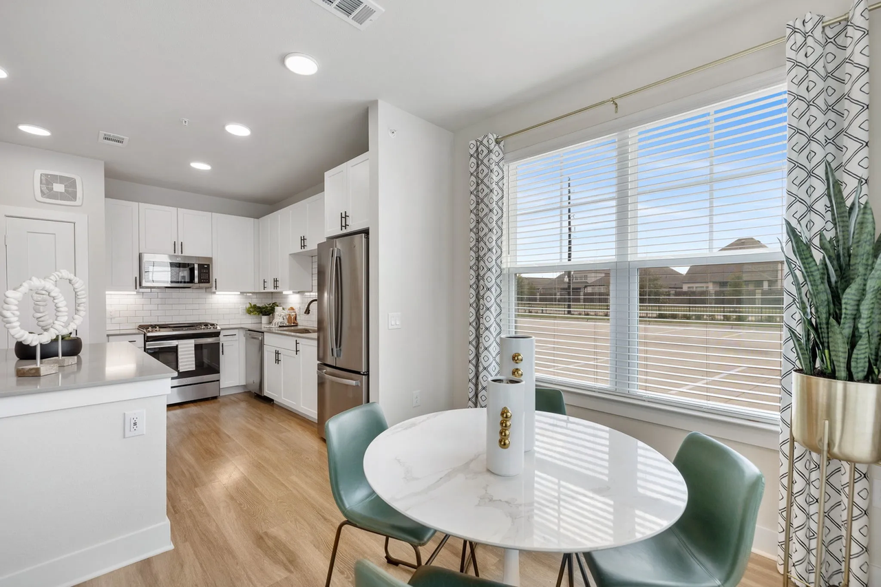 5123 Harlem Rd #EHG2 - Photo 2 of 12