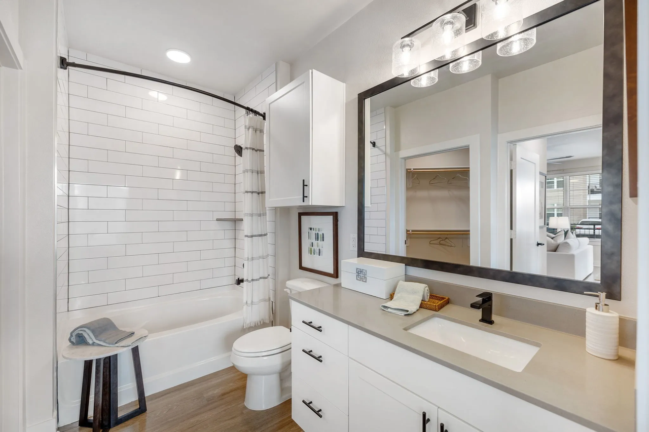 5123 Harlem Rd #EHG2 - Photo 5 of 12