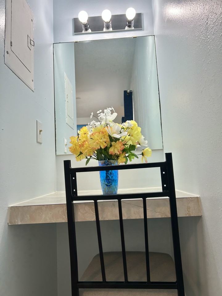 1625 Rebecca St #A - Photo 4 of 50